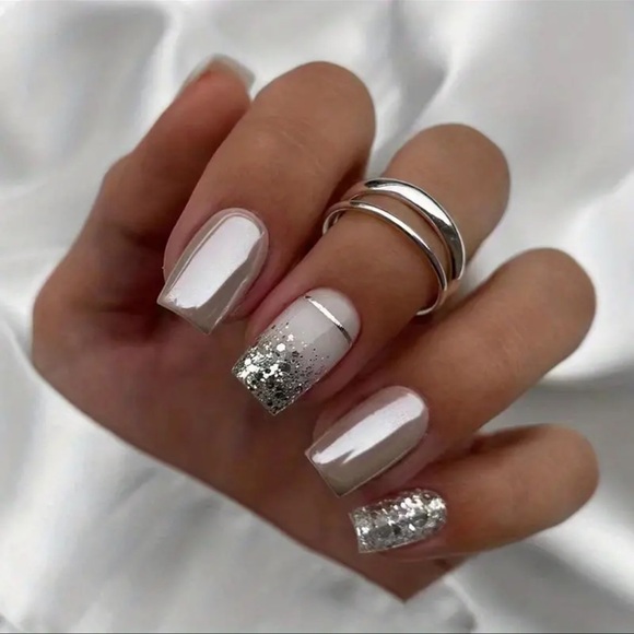 Press-On Nails, NIB, Silver & White, NEW - Picture 1 of 6